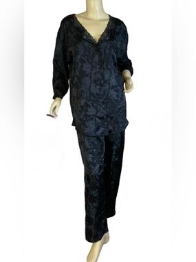 VINTAGE 1990'S ADONNA BLACK SATIN & LACE FLORAL PAJAMA SET (M)